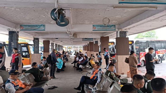 Suasana terminal Ubung Denpasar pada Rabu 18 Desember 2024 - Libur Nataru, Pergerakan Kendaraan ke Denpasar Diprediksi Meningkat hingga 30 Persen