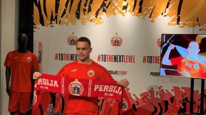 Maciej Gajoz saat perkenalan di Persija Official Store, Jakarta Selatan, Jumat (14/7/2023). Tribunnews/Alfarizy