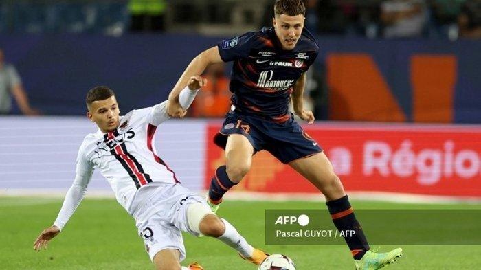 Bek Montpellier, Maxime Esteve (atas). AC Milan berpeluang besar mendapatkan Maxime Esteve, dibandingkan dengan bek Barcelona.
