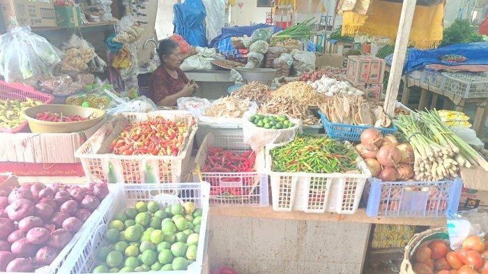 DAGANGAN - Lapak pedagang di Pasar Rakyat Gianyar, baru-baru ini. 