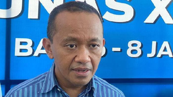 Menteri Investasi atau Kepala Badan Koordinasi penanaman Modal (BKPM) Bahlil Lahadalia menegaskan kebijakan larangan ekspor bijih nikel akan tetap diberlakukan. Kebijakan larangan ekspor nikel mentah jadi sorotan Dana Moneter Internasional (IMF).

Bahlil menyampaikan penegasan tersebut setelah rekomendasi IMF yang meminta Indonesia untuk mempertimbangkan penghapusan secara bertahap kebijakan larangan ekspor bijih nikel. Bahlil tegaskan, kebijakan ini tak akan dicabut meski langit runtuh.