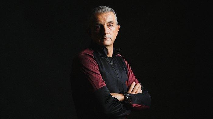 Pelatih baru Persis Solo, Milomir Seslija resmi diperkenalkan ke publik menggantikan Leonardo Madina pada Selasa 9 Januari 2024 sore.