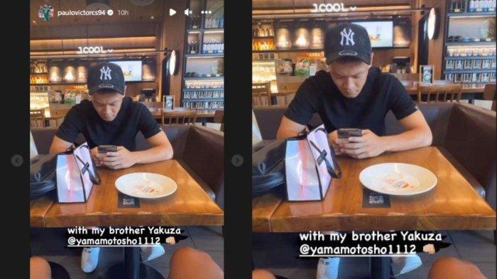 Momen Paulo Victor tengah bersama Sho Yamamoto seperti kode saling menguatkan dengan menyertakan emot ikon tangan mengepal.