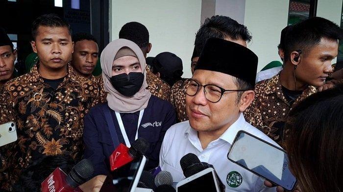 Calon wakil presiden nomor urut 1, Muhaimin Iskandar atau Cak Imin di Gedung Guru, Tambun Selatan, Kabupaten Bekasi, Jawa Barat, Senin 18 Desember 2023.