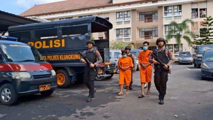 Ni Komang ASD (26) saat ditangkap oleh jajaran kepolisian di Klungkung Bali - Pasangan Sejoli asal Karangasem Bali Curi Emas Senilai Rp95 Juta Untuk Beli Fashion Branded