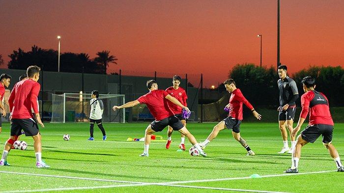 Para pemain Timnas Indonesia asuhan pelatih Shin Tae-yong menggelar latihan belum lama ini sebagai persiapan laga melawan Irak di Piala Asia 2023 Grup D. Ini Prediksi Susunan Pemain Timnas Indonesia vs Irak di Piala Asia, Shin Tae-yong Full Menyerang?