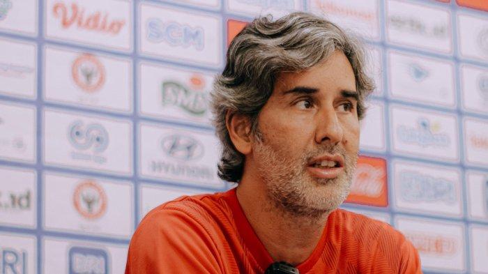 Pelatih Bali United Stefano Cugurra Teco jelang laga Semen Padang vs Bali United.