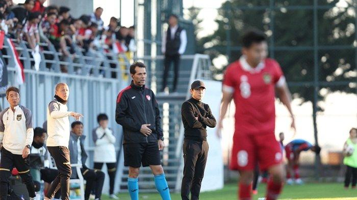 Pelatih Timnas Indonesia, Shin Tae-yong dalam laga uji coba kedua melawan Libya dalam TC di Turki belum lama ini. Timnas Indonesia kalah 1-2 dan ini merupakan rangkaian persiapan skuad Shin Tae-yong menghadapi Piala Asia 2023.