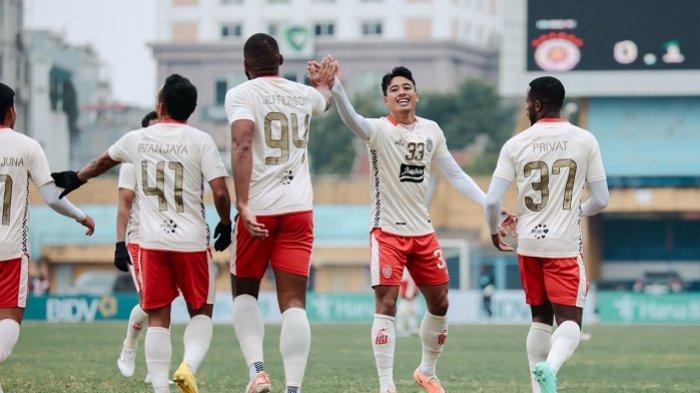 Pemain Bali United, Made Andhika Wijaya usai mencetak gol ke gawang Hanoi FC