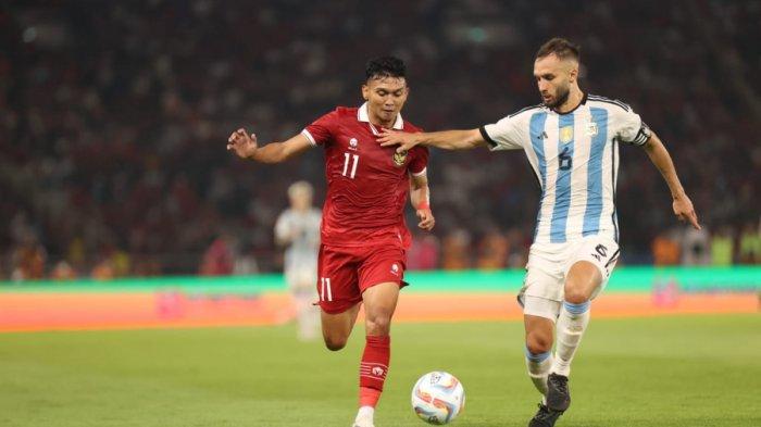 Pemain Timnas Indonesia, Dendy Sulistyawan di laga lawan Argentina