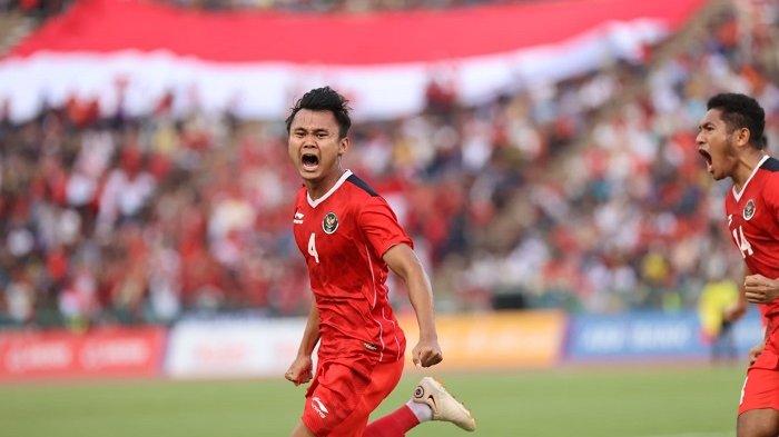 Pemain timnas Indonesia merayakan gol saat bertanding kontra Vietnam di SEA Games 2023 yang berakhir dengan skor 3-2