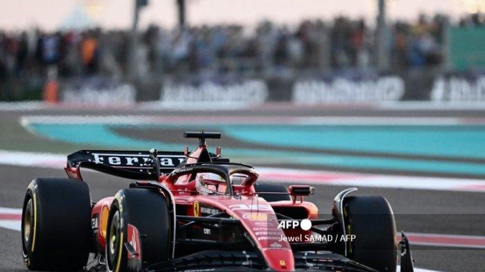 Pembalap Ferrari asal Monegasque Charles Leclerc berkompetisi pada Grand Prix Formula Satu Abu Dhabi di Sirkuit Yas Marina di kota Emirat pada 26 November 2023.