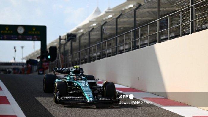 Pembalap cadangan Aston Martin asal Brasil-Italia, Felipe Drugovich, berkendara saat sesi latihan pertama Grand Prix Formula Satu Abu Dhabi di Sirkuit Yas Marina di kota Emirat pada 24 November 2023.