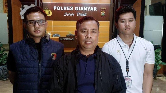 Penangkapan WNA pelaku penganiayaan seorang satpam d Villa Kailash di Desa Kemenuh, Kecamatan Sukawati, Kabupaten Gianyar, Kamis 25 Januari 2024 malam.
