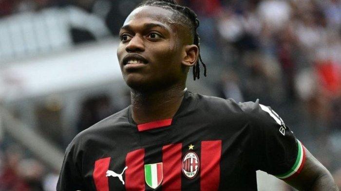 Penyerang AC Milan asal Portugal, Rafael Leao, mencetak dua gol dan satu assist dalam laga Derby della Madonnina kontra Inter di Stadion San Siro, Sabtu 3 September 2022. Rade Krunic mengakui bahwa Rafael Leao adalah sosok yang sulit digantikan di skuad Milan. Terkini, Leao terancam tidak bisa tampil pada laga leg pertama semifinal Liga Champions AC Milan vs Inter Milan karena cedera.