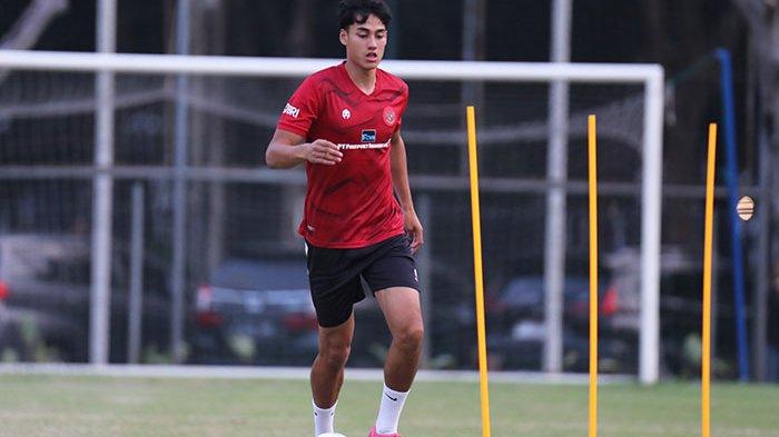 Penyerang sayap Timnas Indonesia, Rafael Struick tengah berlatih jelang laga Kualifikasi Piala Dunia 2026 melawan Brunei Darussalam belum lama ini. Laga Timnas Indonesia vs Brunei Darussalam akan digelar di Stadion Gelora Utama Bung Karno, Jakarta, Kamis, 12 Oktober 2023.