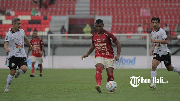 Pertandingan Bali United vs PSS Sleman dalam laga perdana Liga 1 di Stadion Kapten I Wayan Dipta Gianyar Bali, pada 1 Juli 2023 yang berakhir dengan skor 0-1, gol tunggal dari PSS Sleman dicetak oleh Ricky Cawor.