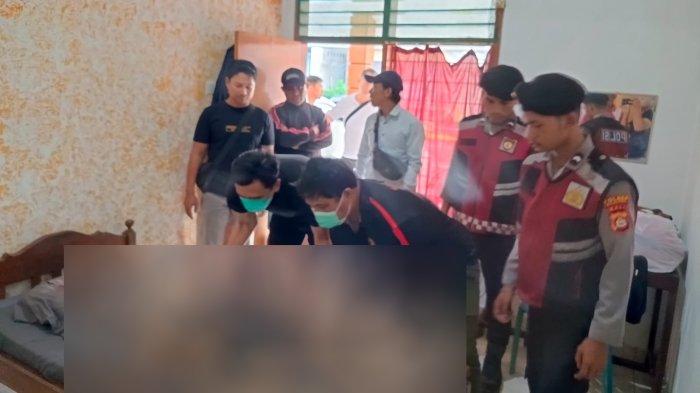 OLAH TKP - Polisi saat melakukan olah TKP di salah satu penginapan di Kelurahan/Kecamatan Seririt pasca menerima laporan orang ditemukan dalam kondisi meninggal dunia. Minggu (11/5/2025)