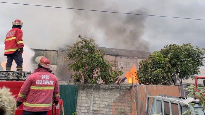 Situasi saat kebakaran gudang LPG milik Sukojin di Jl. Cargo Taman I Denpasar pada 9 Juni 2024. Polisi ungkap penyebabnya pada 23 Juni 2024.