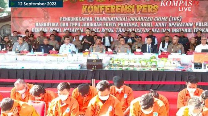 Bareskrim Polri memperlihatkan 25 tersangka sindikat jaringan narkotika internasional pada Selasa (12/9/2023). 