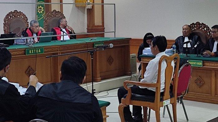 Prof Antara menjalani sidang tuntutan di Pengadilan Tipikor Denpasar, Selasa 23 Januari 2024.