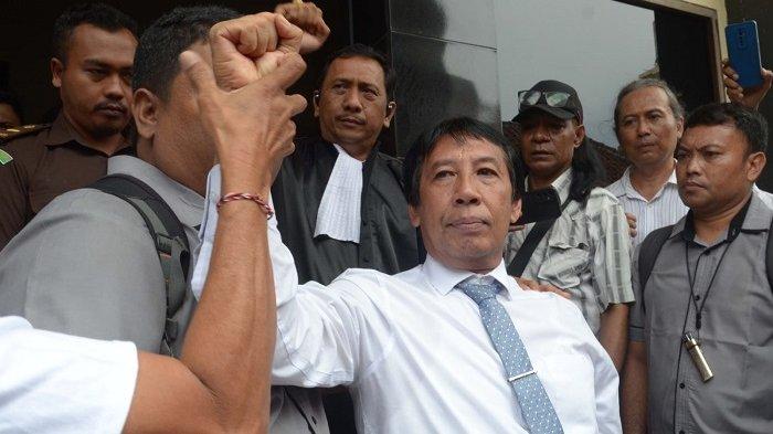 Prof Antara usai menjalani sidang vonis di Pengadilan Tipikor Denpasar, Kamis, 22 Februari 2024. Oleh majelis hakim, mantan rektor Unud ini dinyatakan tidak terbukti bersalah melakukan tindak pidana korupsi SPI Unud dan dibebaskan dari segala dakwaan JPU.
