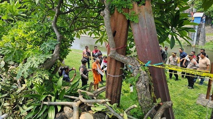 Rekonstruksi pembunuhan di Taman Pancing oleh tersangka Agus Sugianto, Selasa 12 November 2024.