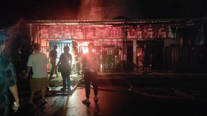 Kondisi rumah tinggal milik nenek Meliana yang mengalami kebakaran hebat di Lingkungan Ketapang, Kelurahan Lelateng, Kecamatan Negara, Jembrana, Minggu 9 Maret 2025. Akibat kejadian tersebut, korban ditaksir menderita kerugian hingga Rp 300 Juta. Rumah Lansia Terbakar di Jembrana Bali, Kerugian Sekitar 300 Juta, Korban Terbangun Karena Kepanasan