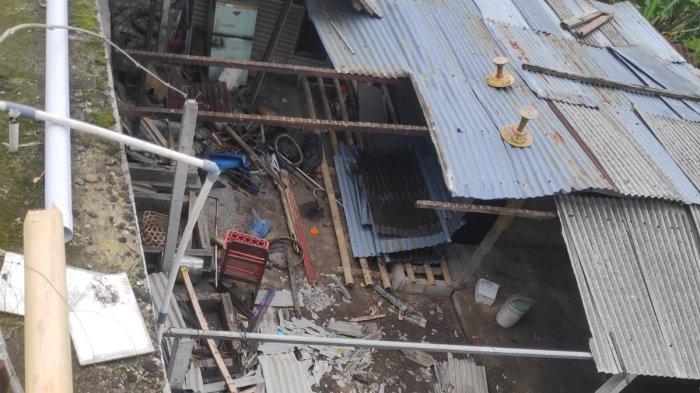 Rumah yang diterpa angin puting beliung pada Kamis 14 Maret 2024.