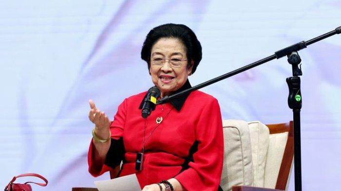 Ketua Umum PDIP, Megawati Soekarnoputri kembali mengeluarkan intruksi harian terkait pelaksanaan retreat atau pembekalan kepala daerah di Akademi Militer (Akmil), Magelang, yang diadakan Kementrian Dalam Negeri.