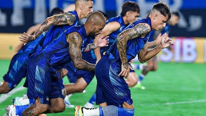 Pertandingan Persib Bandung vs Bali United, berlangsung 18 Mei 2024 di Stadion Si Jalak Harupat, malam hari itu berakhir dengan skor 3-0, aggregat 4-1. 