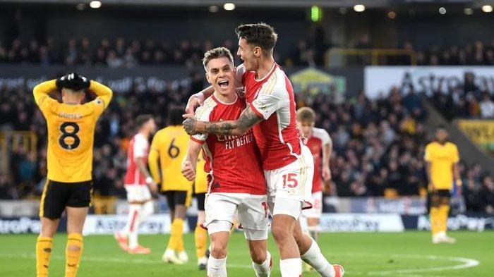 Selebrasi 2 pemain Arsenal saat berhasil mencetak gol di laga Liga Inggris musim 2023-2024