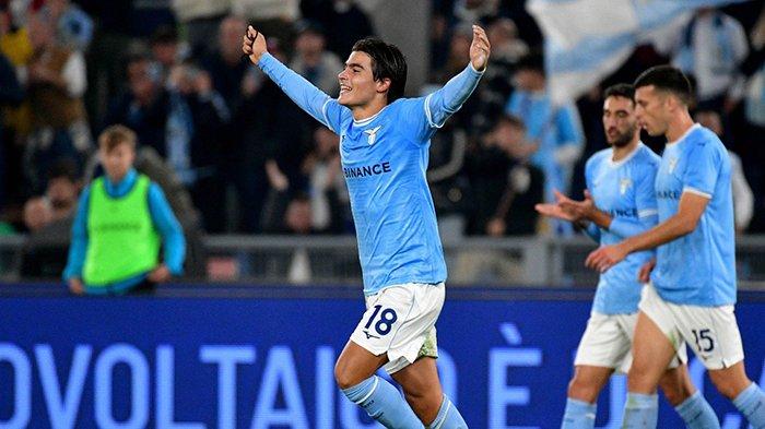 Selebrasi pemain muda Luka Romero usai cetak gol kemenangan Lazio vs Monza di Liga Italia pekan 14 di Stadio Olimpico, Jumat 11 November 2022. Berkat gol Romero, Lazio berhasil mengkudeta posisi AC Milan di klasemen Liga Italia.