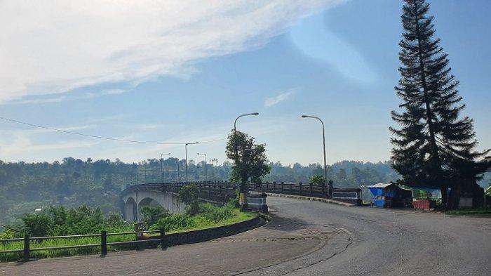 JEMBATAN - Pemasangan railing atau pagar di Jembatan Tukad Bangkung, Petang, Badung, Bali, belum bisa dilaksanakan dengan cepat oleh Pemkab Badung.