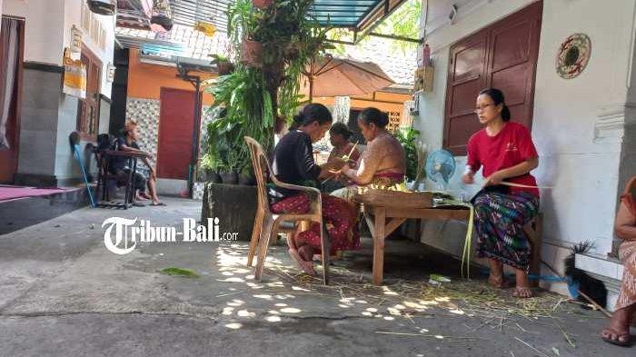 Suasana rumah Ni Made Sutarini di Banjar Banda, Desa Takmung, Kecamatan Banjarangkan, Klungkung, Bali pada Selasa 2 Januari 2024.