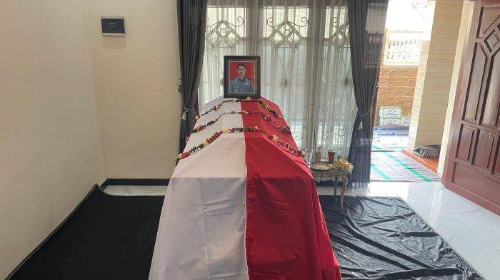 Suasana rumah duka Mayjen TNI Mar (Punrn)  I Ketut Suardana, S.H. di Siduarjo pada Rabu 27 Desember 2023.