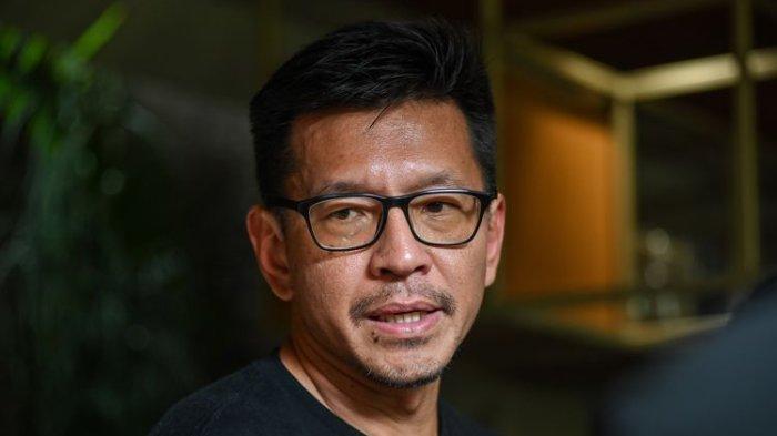 Direktur Persib Teddy Tjahjono saat melakukan wawancara doorstop terkait langkah Persib Bandung menatap Liga 1 2023-2024.