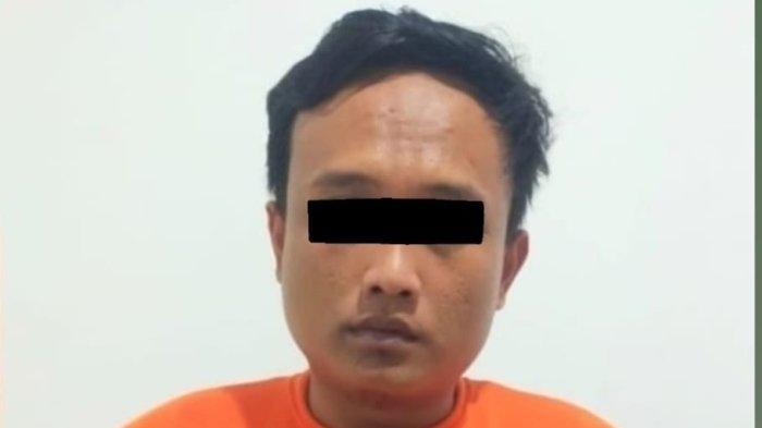 Tersangka MR, salah satu komplotan perampok yang beraksi di Jawa-Bali. Sebuah Toko di Denpasar Bali Dirampok, Kerugian Rp 300 Juta Lebih, 2 Pelaku Ditembak Mati Polisi