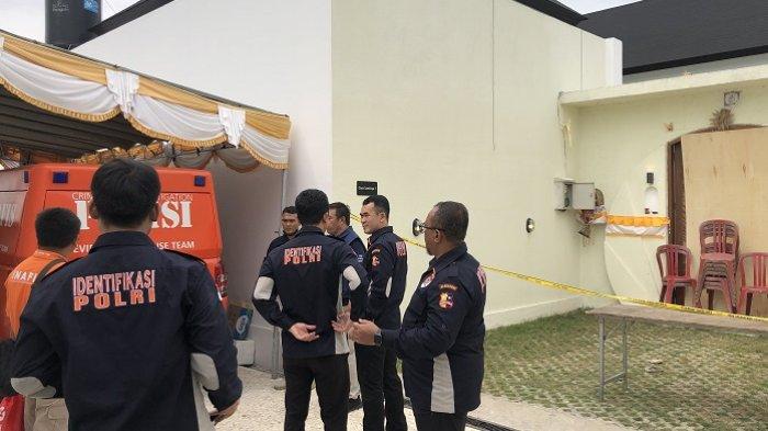 TKP PENEMBAKAN - Tim gabungan usai melakukan olah TKP ulang di villa Casa 1 untuk mencari bukti-bukti dan fakta baru, Sabtu (21/6/2025)