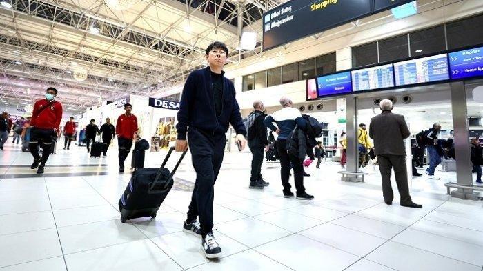 Pelatih Timnas Indonesia, Shin Tae-yong menuju ke Qatar untuk Piala Asia 2023