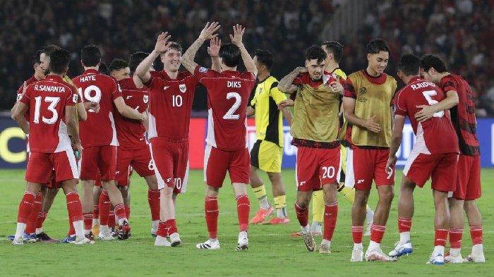MERAYAKAN - Para pemain Timnas Indonesia merayakan kemenangan atas Bahrain pada 25 Maret 2025.