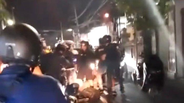 Tangkapan layar keributan yang terjadi di Trafic Light Kerobokan, Kuta Utara Badung pada Sabtu 12 Januari 2024 - Viral, Keributan di Trafic Light Kerobokan Badung, Polisi Dalami Kasus