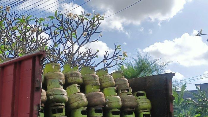 Konsumsi LPG 12 Kg atau LPG non subsidi di Bali masih rendah jika dibandingkan konsumsi LPG 3 Kg yang disubsidi pemerintah.

Padahal, penyebaran gas LPG 5,5 Kg dan 12 Kg sudah merata di Bali. Namun masyarakat masih menyukai LPG 3 Kg atau gas melon.