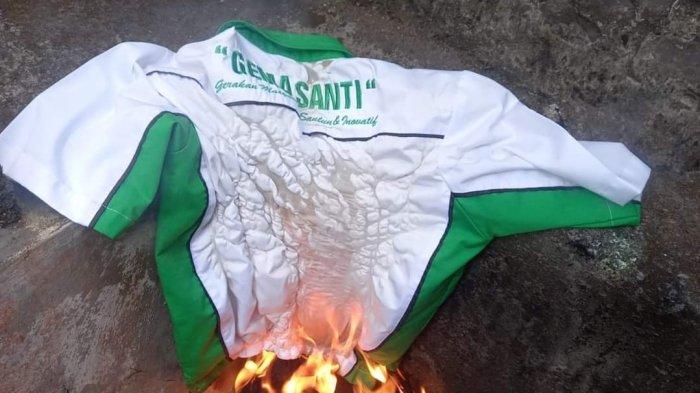 Viral aksi pembakaran atribut Gema Santi di Klungkung