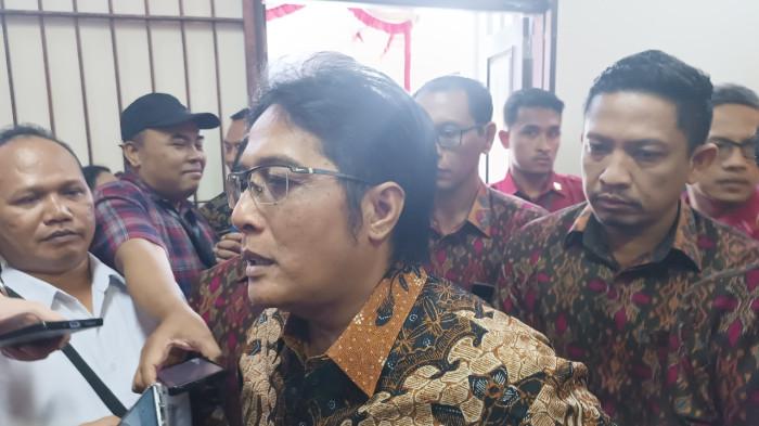 

BERI KETERANGAN - Wakil Gubernur Bali, I Nyoman Giri Prasta memberikan keterangan kepada awak media seusai acara pelantikan kepengurusan PWI Bali 2025-2030. 
