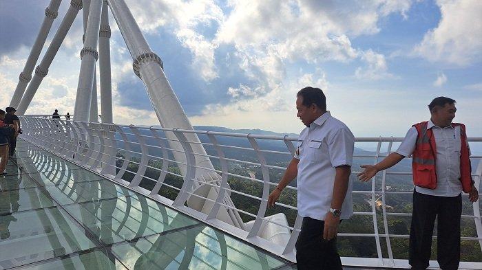 Pj Gubernur Bali Sang Made Mahendra Jaya saat berkunjung ke Turyapada Tower.