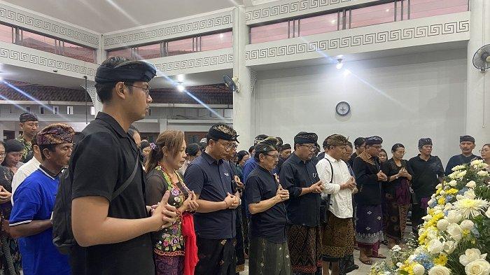 Universitas Udayana (Unud), memberikan penghormatan terakhir kepada mantan Rektor Unud, Prof. Dr. Ir. I Nyoman Gde Antara, M.Eng, IPU., yang masih aktif sebagai dosen dan profesor di Unud.