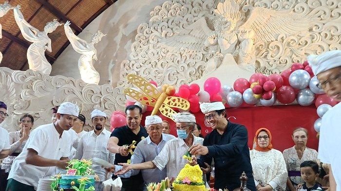 Suasana perayaan ulang tahun UC Group ke 35 tahun di aula UC Group di Jalan Raya Batubulan, Kecamatan Sukawati, Gianyar, Bali, Minggu 15 Desember 2024.