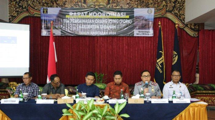Kantor Imigrasi Kelas I TPI Denpasar menggelar rapat koordinasi, Tim Pengawasan Orang Asing (Tim Pora) di Kabupaten Tabanan pada Rabu (10/7/2024) kemarin.
