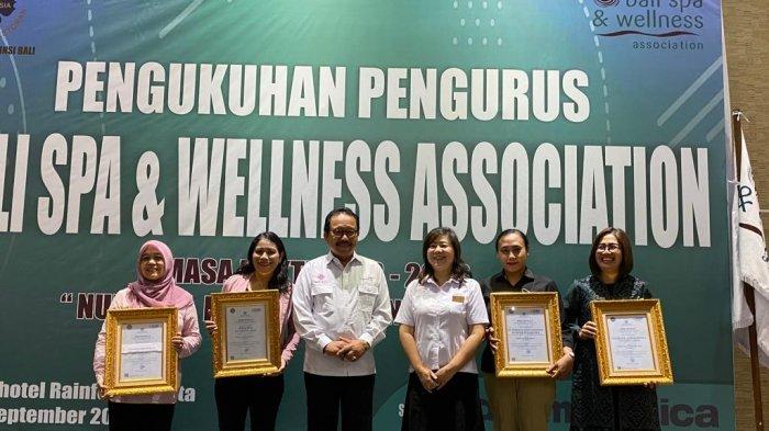 Pengukuhan - Cok Ace berharap, BSWA bisa kian berkembang, dan semakin sejajar dengan nama baik yang kian gemilang.